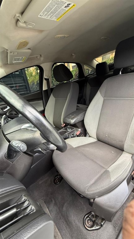 2013 Ford Focus SE — foto 7 / 8