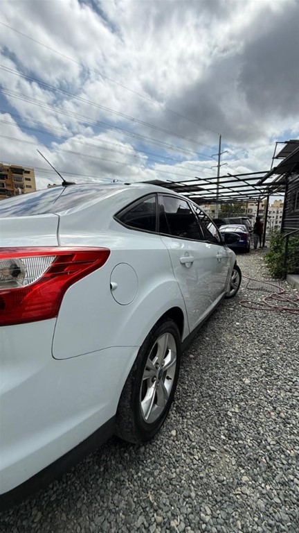 2013 Ford Focus SE — foto 8 / 8