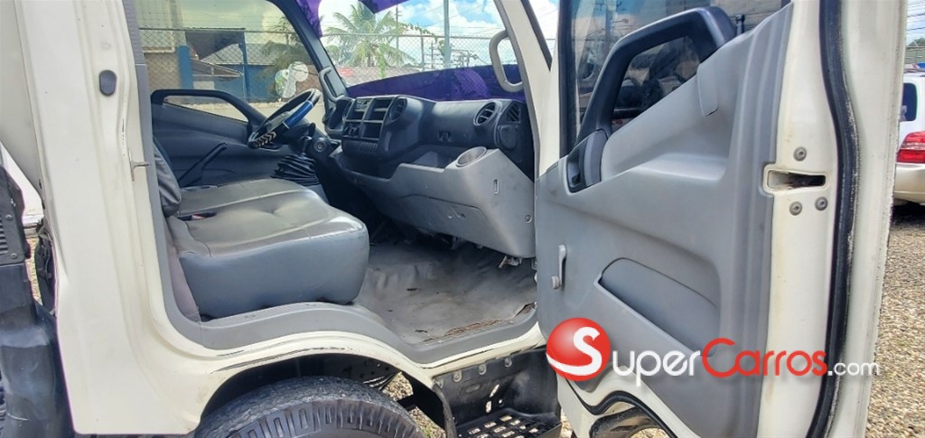 2018 Hino 300 — foto 6 / 12
