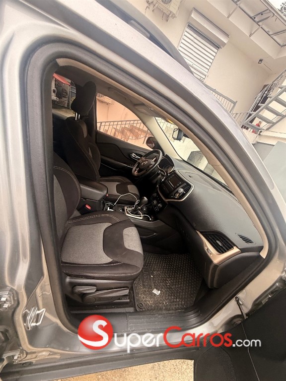2016 Jeep Cherokee Sport — foto 5 / 11