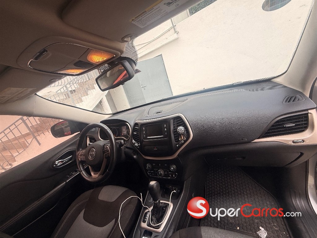 2016 Jeep Cherokee Sport — foto 9 / 11