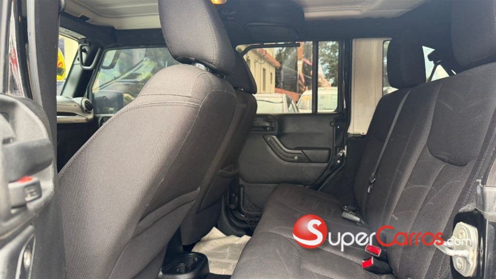 2015 Jeep Wrangler Unlimited Sport — foto 8 / 10