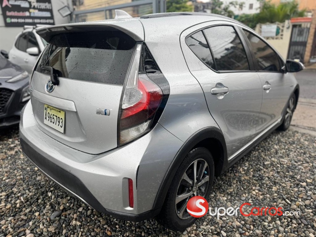 2018 Toyota Prius C — foto 4 / 7