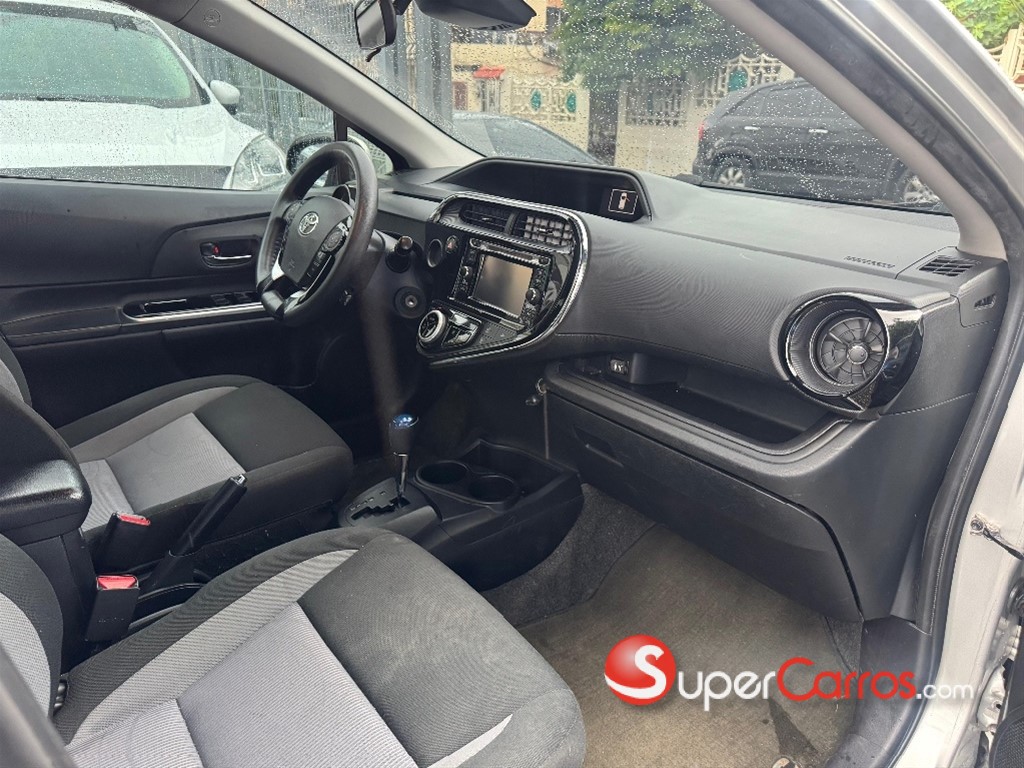 2018 Toyota Prius C — foto 6 / 7