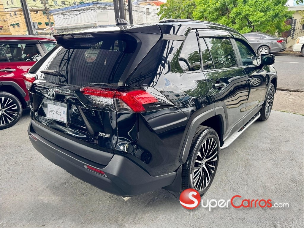 2021 Toyota RAV4 XLE Premium — foto 8 / 12