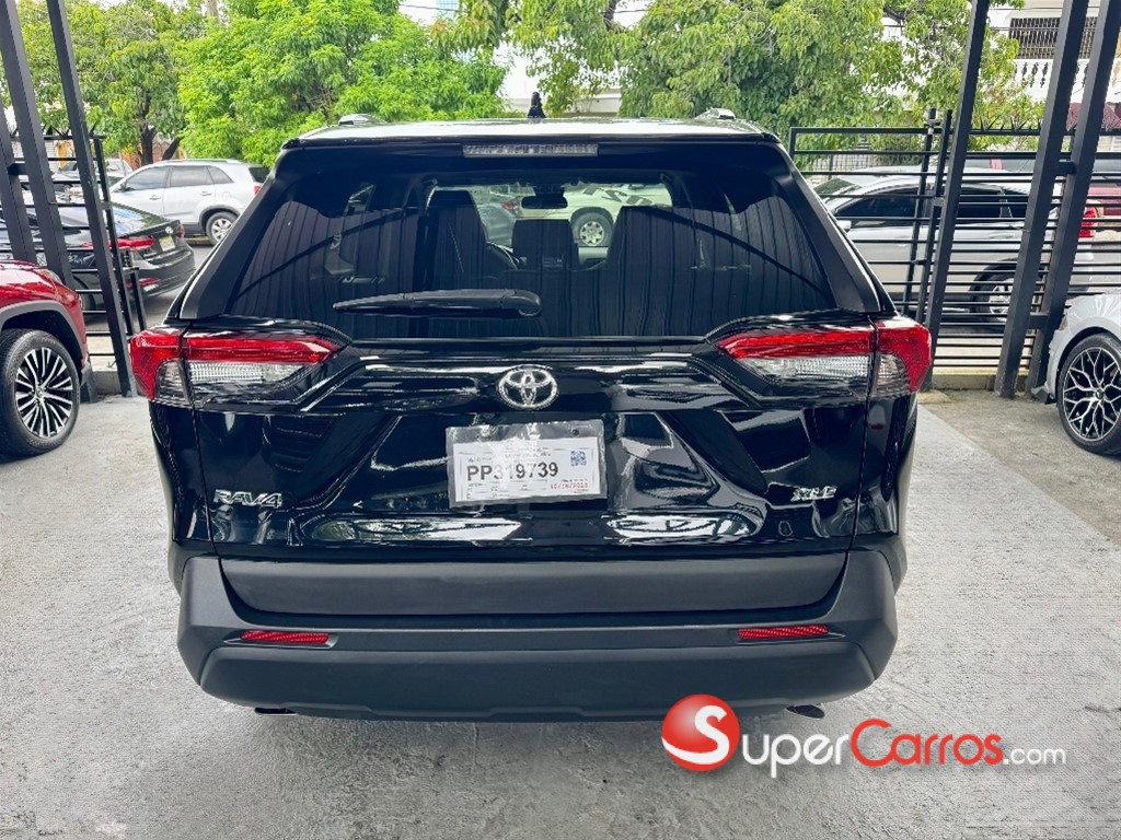 2021 Toyota RAV4 XLE Premium — foto 9 / 12