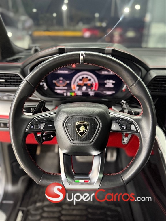 2021 Lamborghini Urus — foto 9 / 11