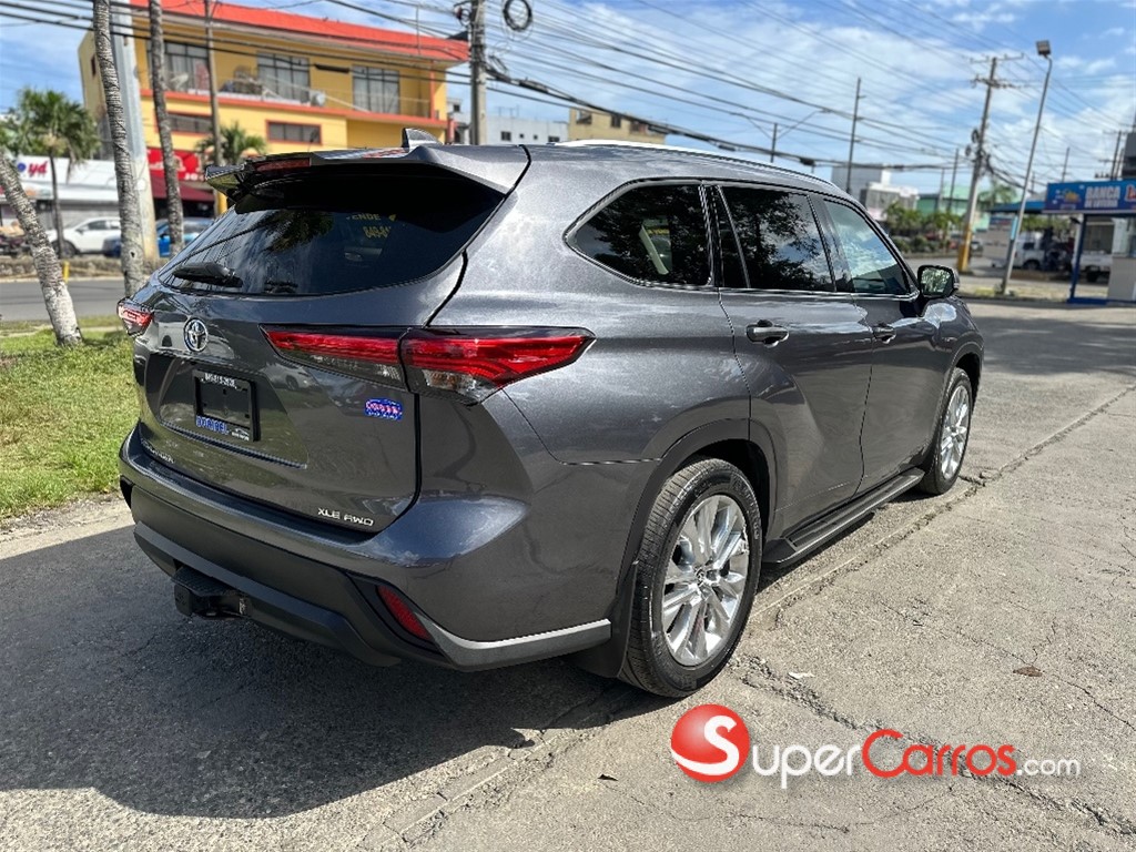 2021 Toyota Highlander XLE — foto 6 / 12