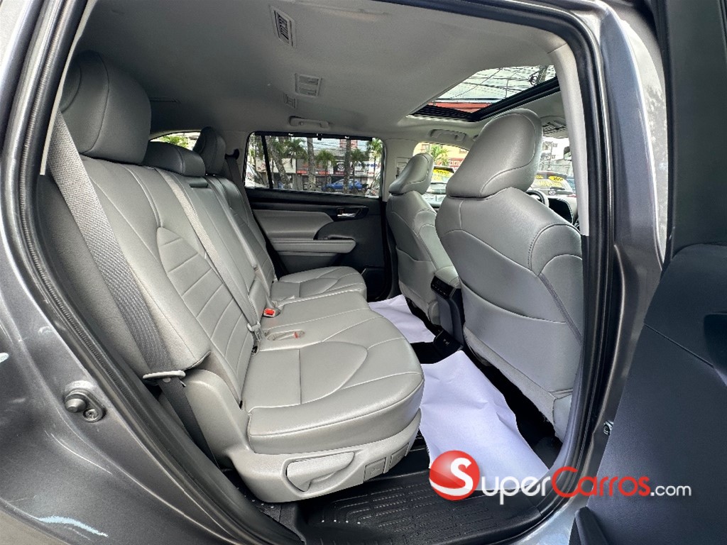 2021 Toyota Highlander XLE — foto 10 / 12