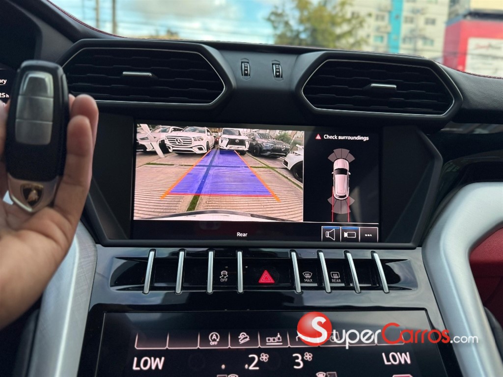 2019 Lamborghini Urus — foto 7 / 12