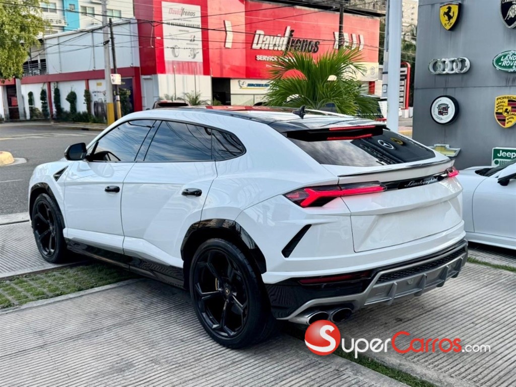 2019 Lamborghini Urus — foto 10 / 12