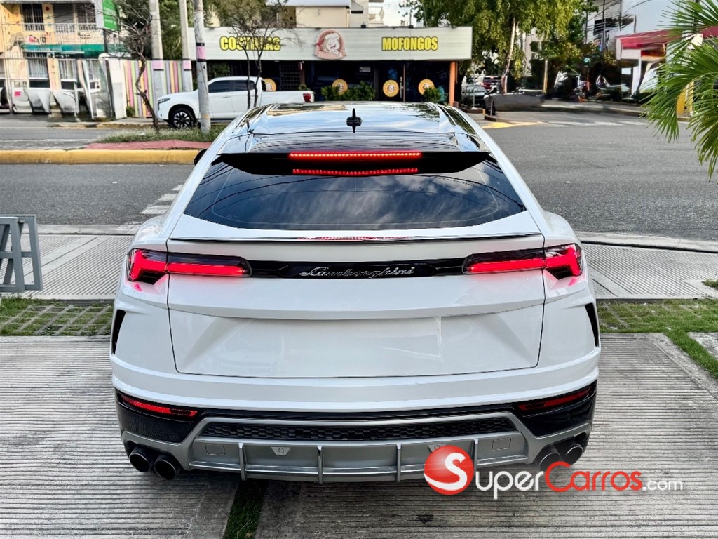 2019 Lamborghini Urus — foto 11 / 12