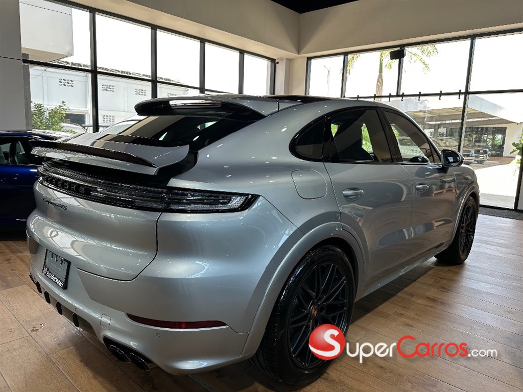2026 Porsche Cayenne Coupe GTS — foto 2 / 10