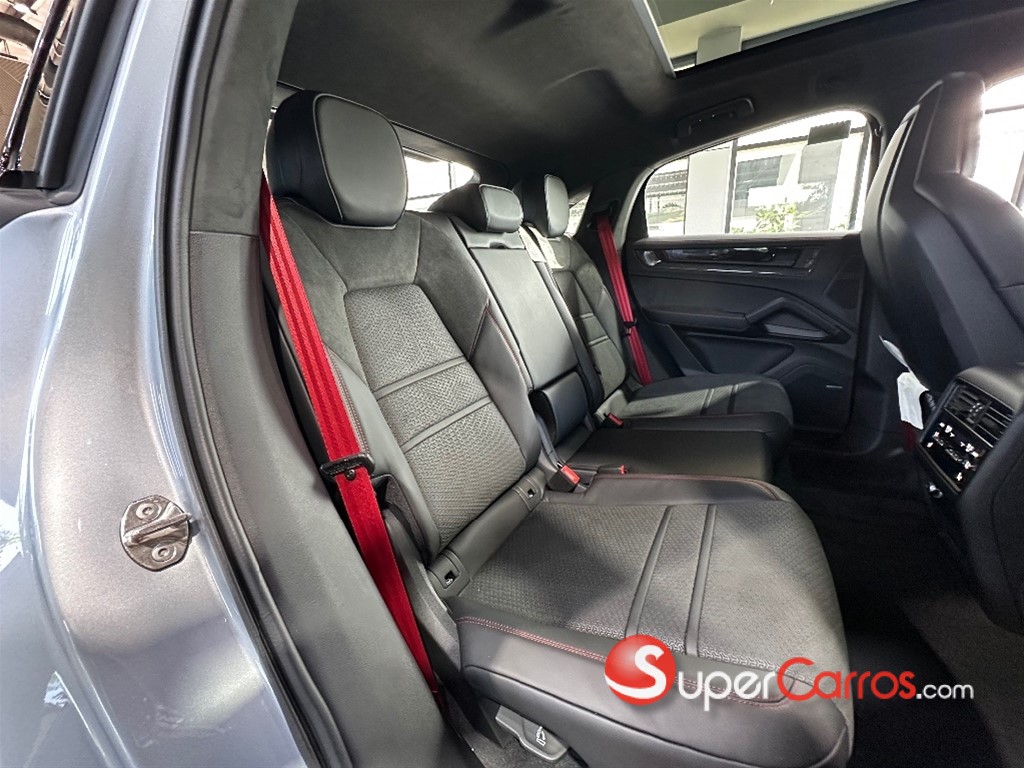 2026 Porsche Cayenne Coupe GTS — foto 7 / 10