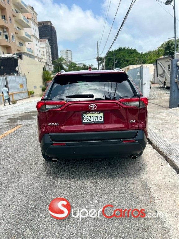 2019 Toyota RAV4 XLE — foto 6 / 12