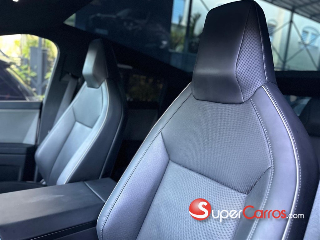 2024 Tesla CyberTruck — foto 8 / 12