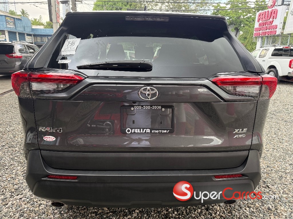 2021 Toyota RAV4 XLE — foto 4 / 12