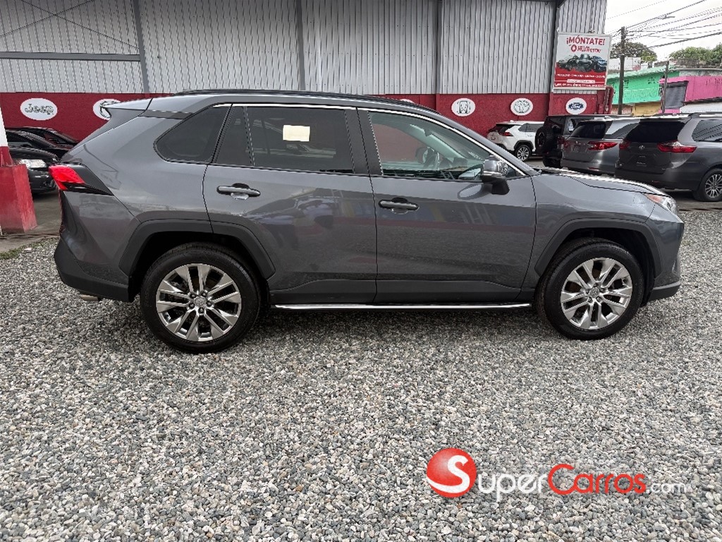 2021 Toyota RAV4 XLE — foto 6 / 12