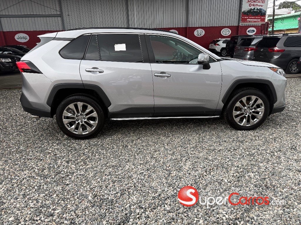 2021 Toyota RAV4 XLE — foto 4 / 12