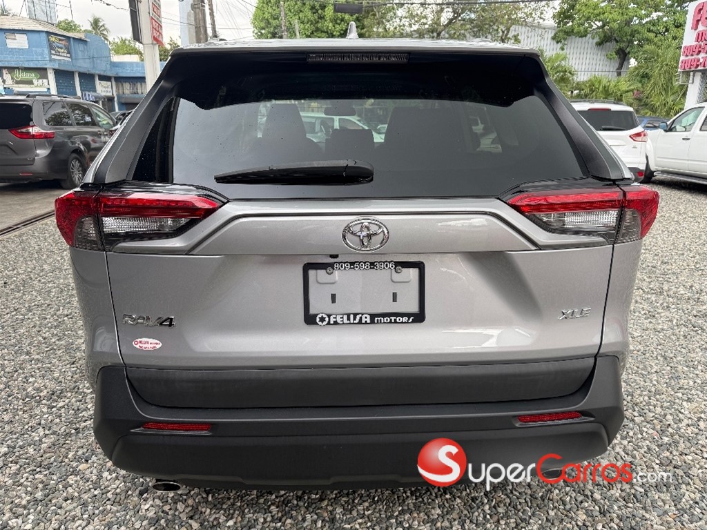 2021 Toyota RAV4 XLE — foto 6 / 12