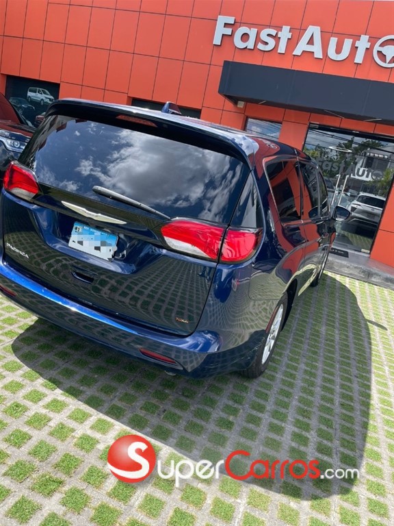 2017 Chrysler Pacifica Touring — foto 4 / 10