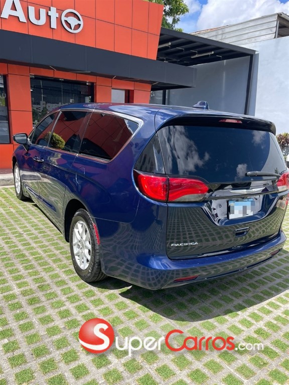 2017 Chrysler Pacifica Touring — foto 5 / 10