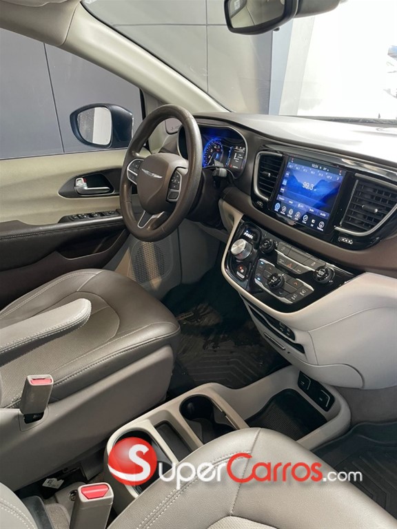 2017 Chrysler Pacifica Touring — foto 6 / 10