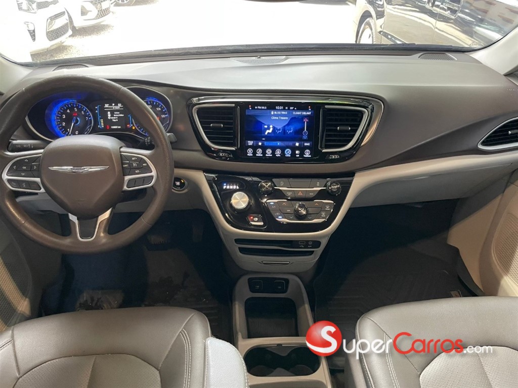 2017 Chrysler Pacifica Touring — foto 8 / 10
