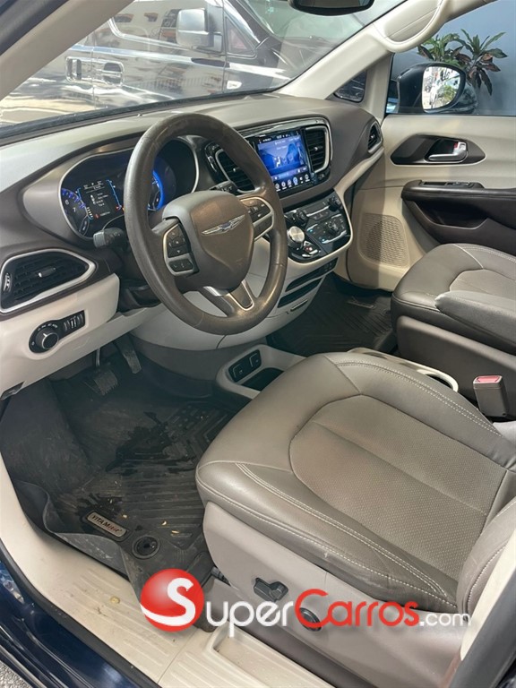 2017 Chrysler Pacifica Touring — foto 9 / 10