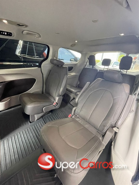 2017 Chrysler Pacifica Touring — foto 10 / 10