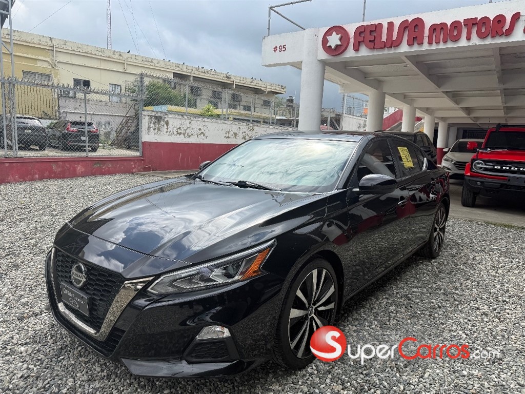 2020 Nissan Altima SR — foto 2 / 12