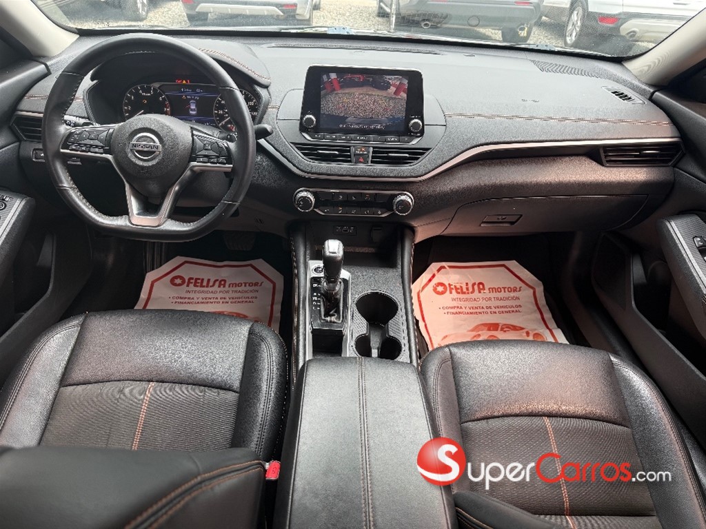 2020 Nissan Altima SR — foto 9 / 12