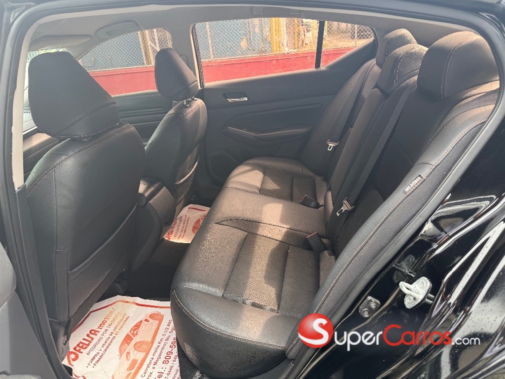 2020 Nissan Altima SR — foto 10 / 12
