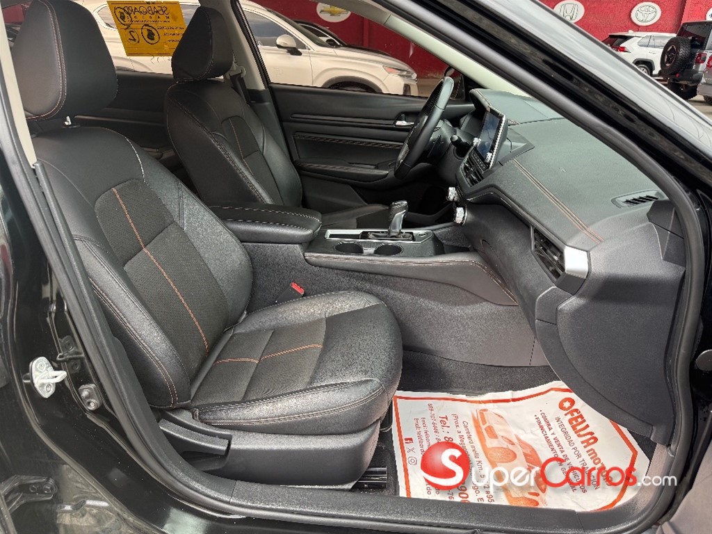 2020 Nissan Altima SR — foto 11 / 12