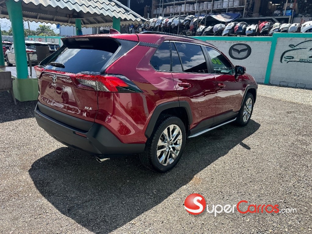 2020 Toyota RAV4 XLE — foto 6 / 12