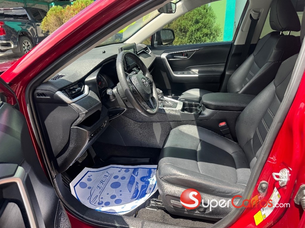 2020 Toyota RAV4 XLE — foto 8 / 12