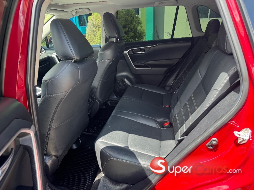 2020 Toyota RAV4 XLE — foto 9 / 12