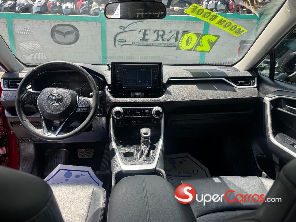 2020 Toyota RAV4 XLE — foto 10 / 12