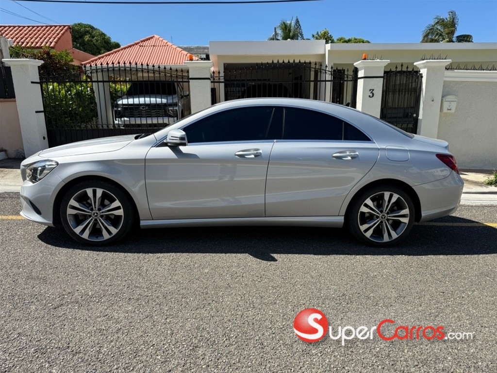 2019 Mercedes-Benz Clase CLA 180 — foto 4 / 12