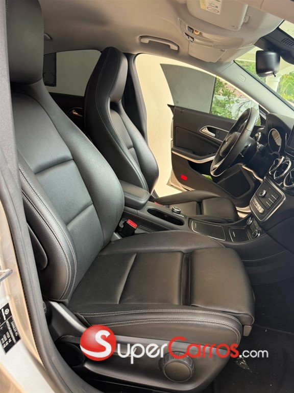 2019 Mercedes-Benz Clase CLA 180 — foto 8 / 12
