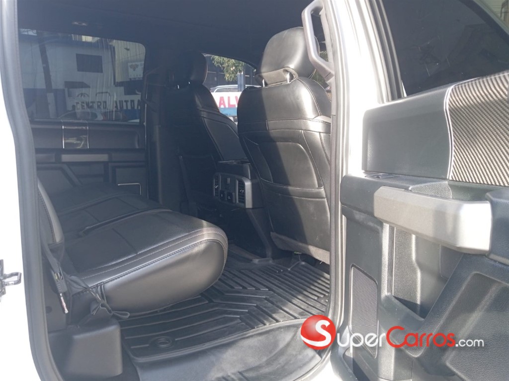 2019 Ford F 150 Raptor SVT — foto 9 / 12