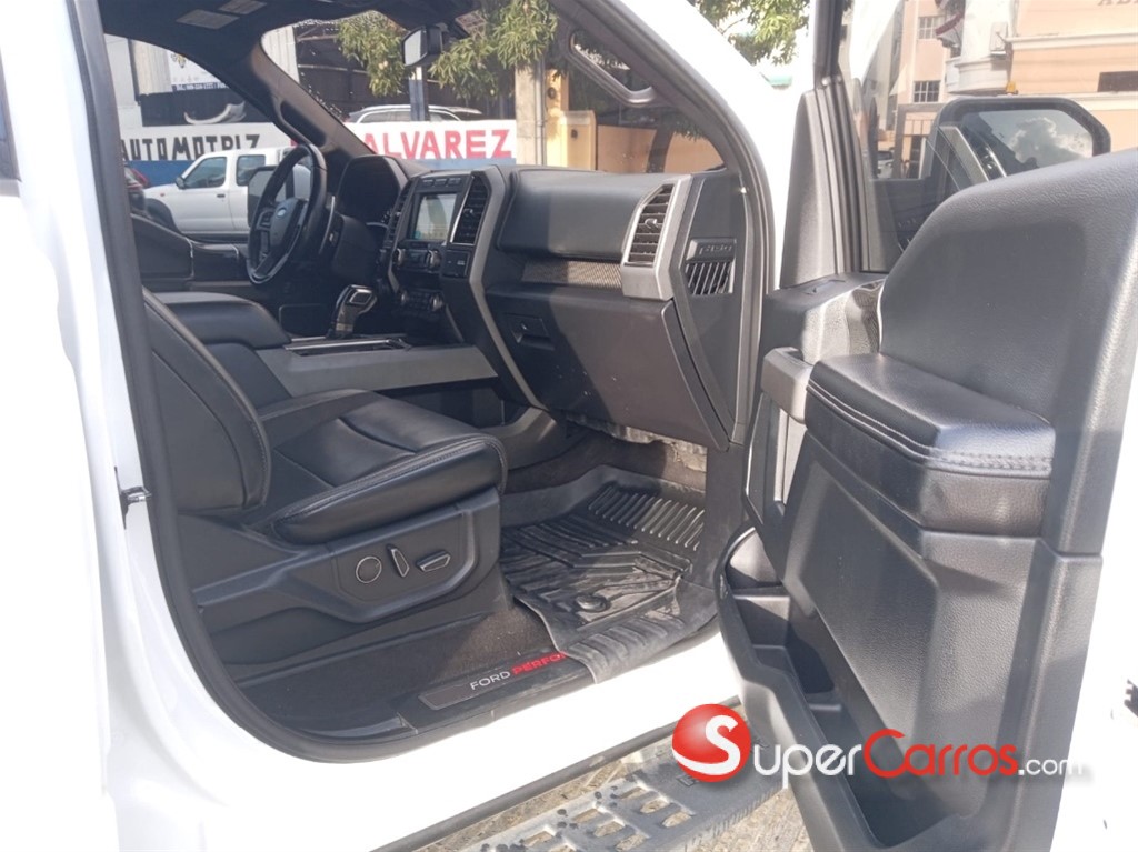 2019 Ford F 150 Raptor SVT — foto 10 / 12