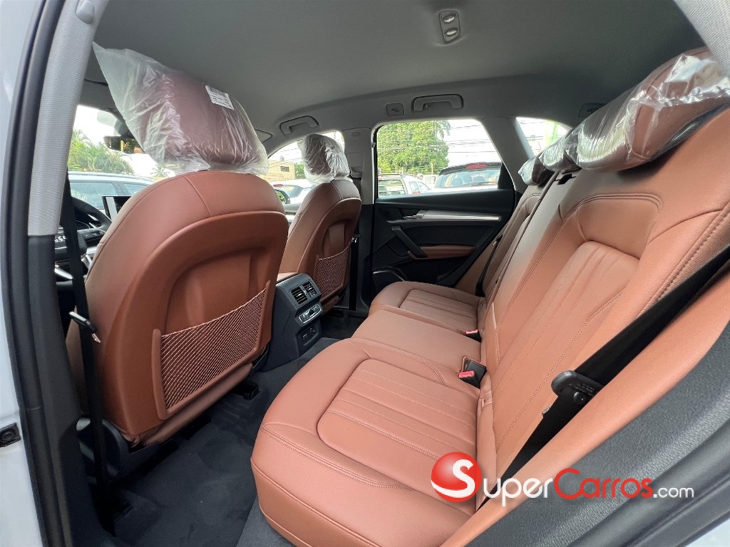 2025 Audi Q5 45 TFSI QUATTRO — foto 5 / 9