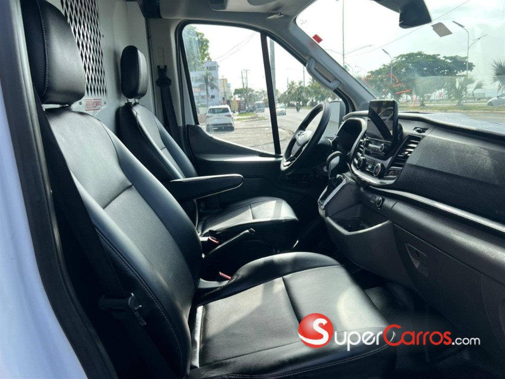 2020 Ford Transit 250 Cargo — foto 6 / 11