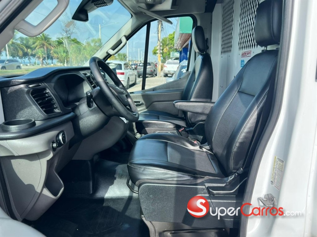 2020 Ford Transit 250 Cargo — foto 7 / 11