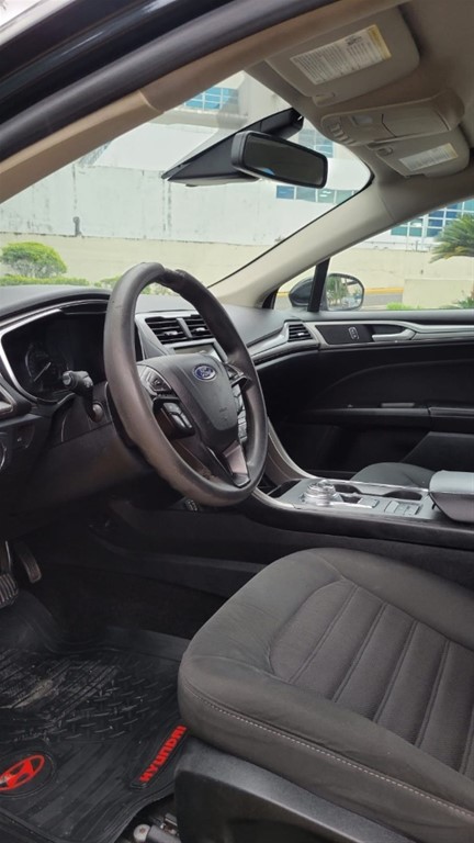 2020 Ford Fusion SE — foto 3 / 9