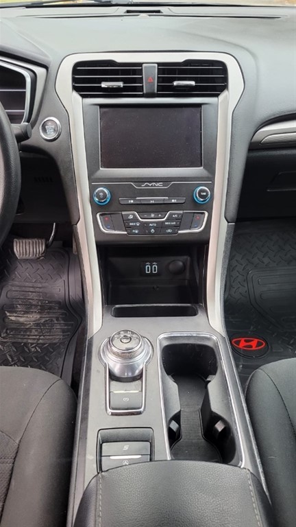 2020 Ford Fusion SE — foto 5 / 9