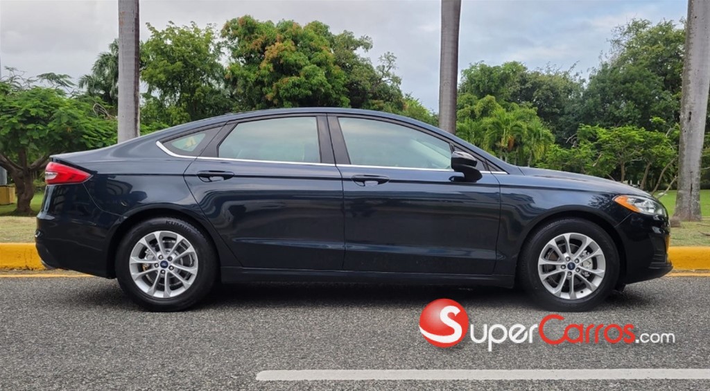2020 Ford Fusion SE — foto 8 / 9