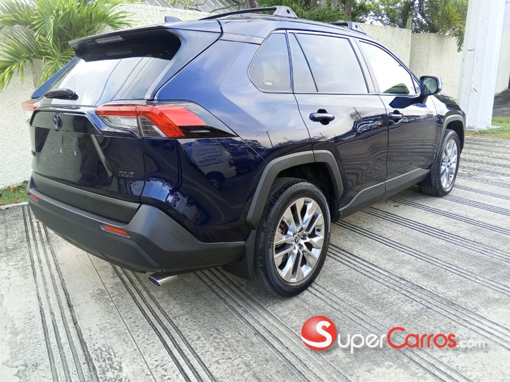 2021 Toyota RAV4 XLE Premium — foto 4 / 11