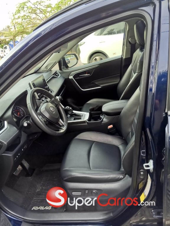 2021 Toyota RAV4 XLE Premium — foto 10 / 11